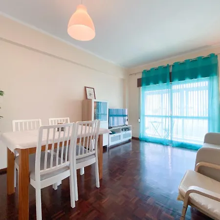 아파트 Near The Beaches #1922